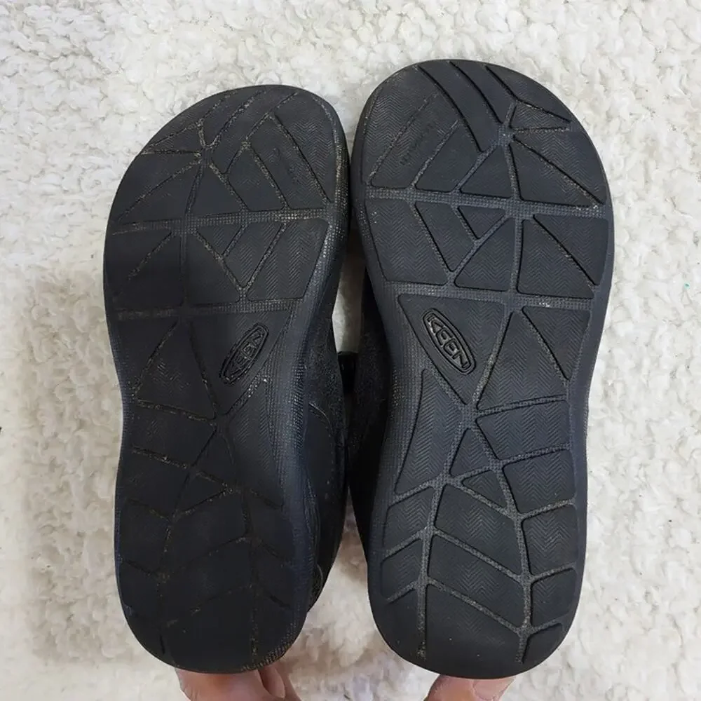 Keen big boys size 2 black leather 
